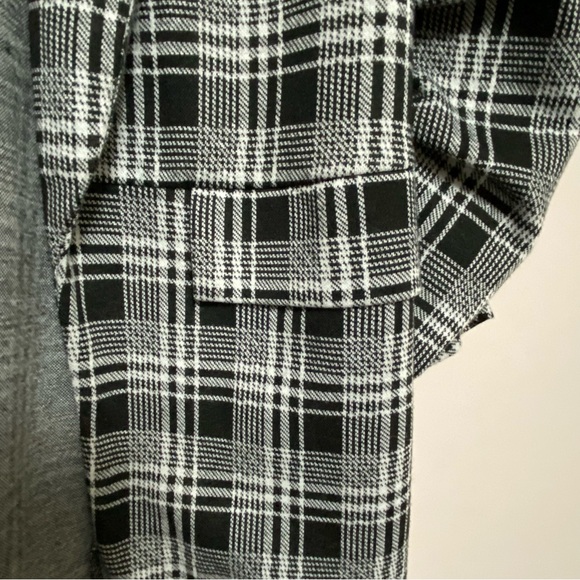 Blazer - Picture 3 of 4